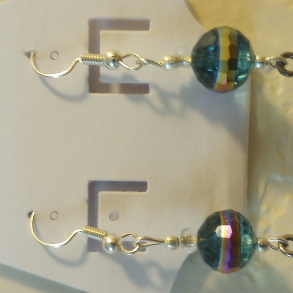 Handcrafted OM charm dangle earrings. - Picture 2 of 3